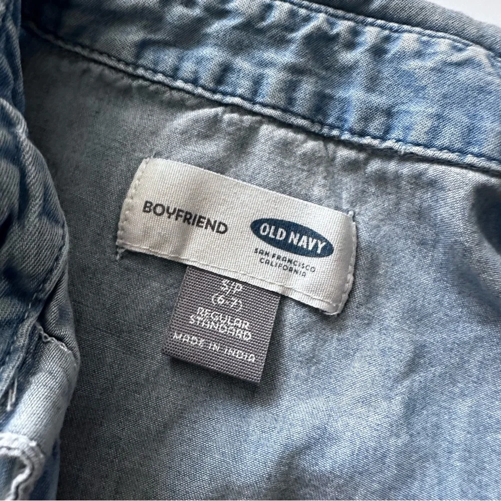 Old Navy Boyfriend Chambray Button Down Shirt